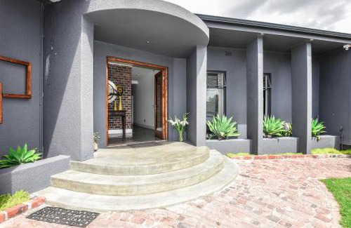 Eikenbosch House | OnQ Accommodation