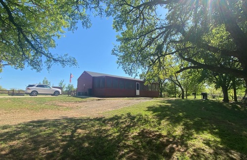 Bridgeport Cabin | Open modern Cabin, fishing, shooting range, tranquil/private, firepit, 4W, canoe