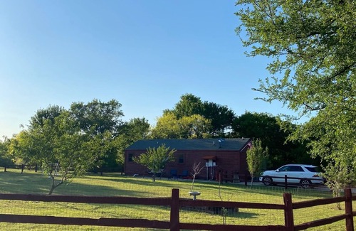 Bridgeport Cabin | Open modern Cabin, fishing, shooting range, tranquil/private, firepit, 4W, canoe