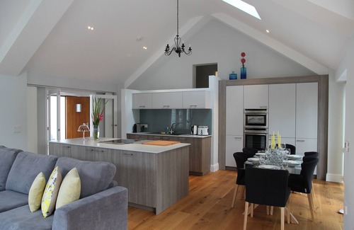 Canford Cliffs Cottage | Open Plan Holiday Cottage Within Walking Distance Of Westbourne And Beach