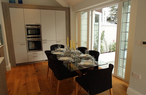 Canford Cliffs Cottage | Open Plan Holiday Cottage Within Walking Distance Of Westbourne And Beach