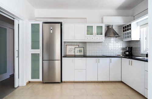 Larnaca City Centre Apartment | Oracle 2-Bedroom Apartment in Larnaca