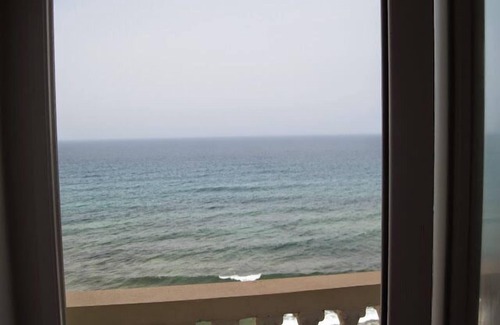 Algeria Apartment | Oran, 1st line, facing the beach. air-conditioning + Parking + janitor