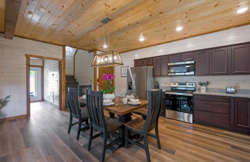 Pigeon Forge House | Osprey Nest Cottage Modern New Cabin