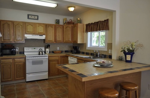 Otter Creek House | 'Otter Cliff Cottage" a short walk to Otter Cove