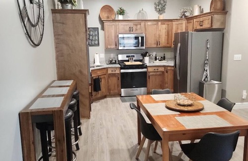 Junction City House | "OurRetreat" Awaits You - In Spring Valley near Milford Lake, Fort Riley and KSU