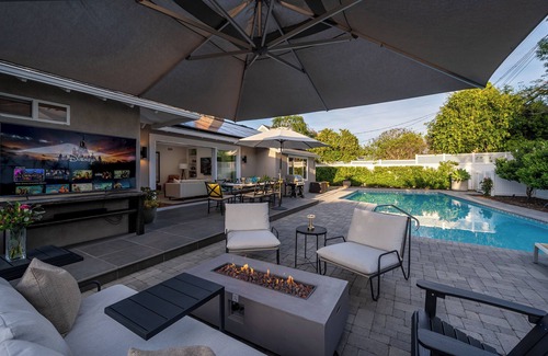 Santa Ana House | Outdoor Living w Private Pool, 12 Mins from Disney, Beaches 20-min, Pet-Friendly