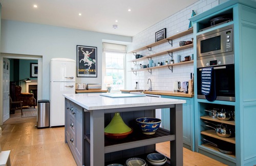 Laugharne Cottage | Outstanding Central House w/three Superking en suite bedrooms