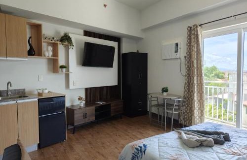 Mactan Export Processing Zone Apartment | OVERTIME STAYCATION - Nearest to Airport with FREE POOL & GYM ACCESS