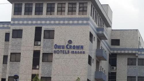 Ibadan Cabin | Owu Crown Hotel - Deluxe twin Bed Room