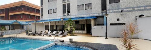 Ibadan Cabin | Owu Crown Hotel - Regular