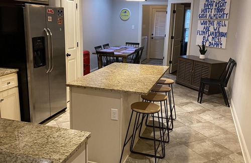 Oxford Condo | Oxford Condo - Minutes from Campus and the Square