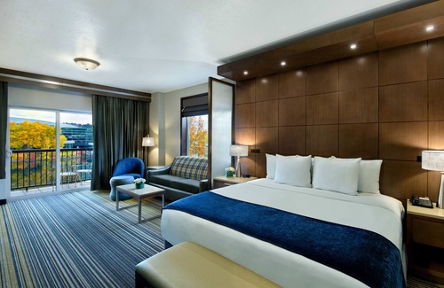 Riverside Hotel | Oxford Suites Downtown Spokane