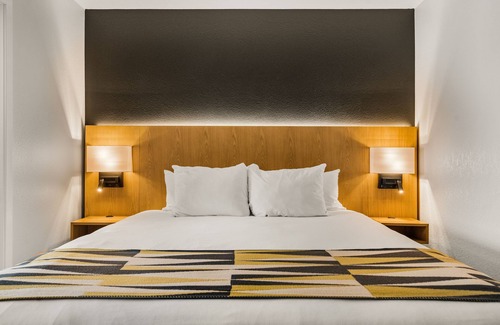 Redding Hotel | Oxford Suites Redding