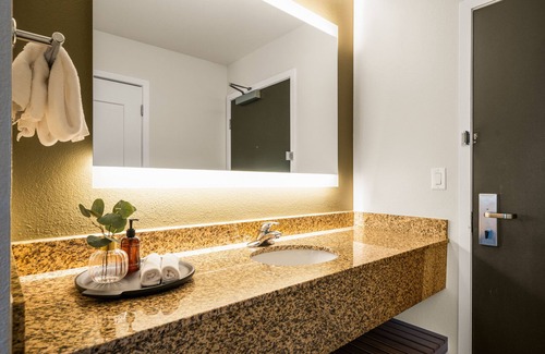 Redding Hotel | Oxford Suites Redding