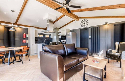Saintbury Ski Chalet | Oxhill Lodge Premier