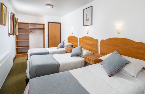 Shepherd's Bush Hotel | OYO Abbey Hotel, London Shepherd's Bush Market