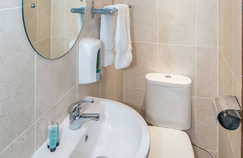 Shepherd's Bush Hotel | OYO Abbey Hotel, London Shepherd's Bush Market