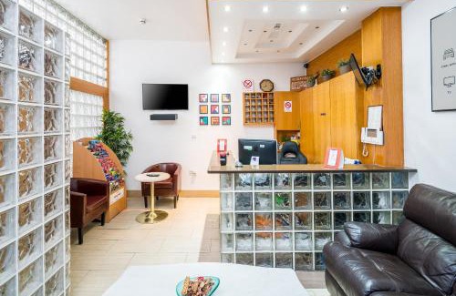 Shepherd's Bush Hotel | OYO Abbey Hotel, London Shepherd's Bush Market