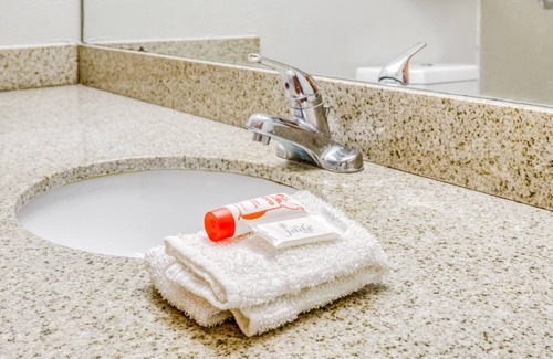 Burlington Hotel | OYO Hotel Burlington South