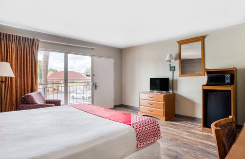 Silver Springs Hotel | OYO Hotel Mustang Silverspring FL