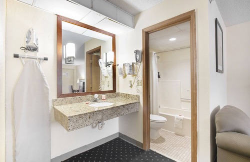 Tulsa Hotel | OYO Hotel Tulsa International Airport