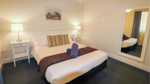 Cams Wharf Villa | Oystercatcher at Raffertys Resort- family villa