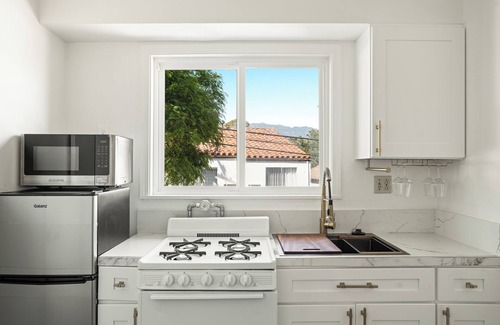 East Beach Hotel | Pacific Crest Hotel Santa Barbara