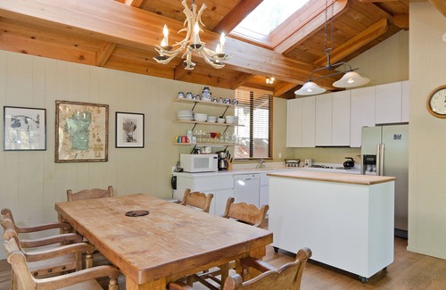 Olympic Valley Cabin | Palisades Tahoe/Olympic Valley- 3 BDR Magical Creekside Cabin with Hot Tub
