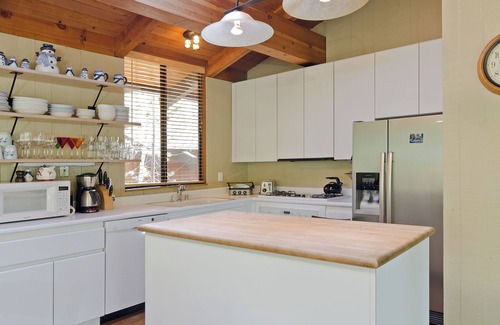 Olympic Valley Cabin | Palisades Tahoe/Olympic Valley- 3 BDR Magical Creekside Cabin with Hot Tub