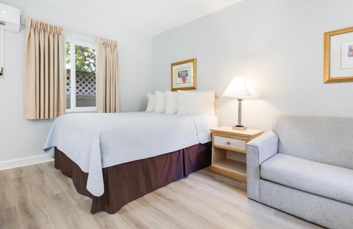 Belle Vista Hotel | Palm Crest Resort Motel