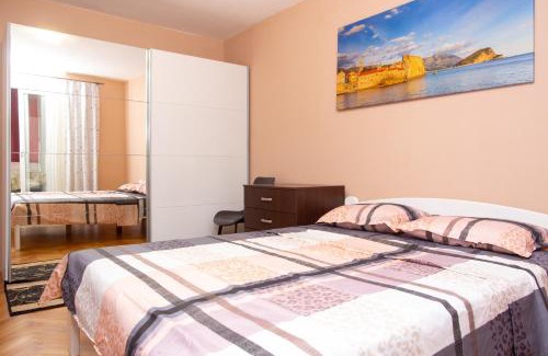 Velji Vinogradi Apartment | Palm street apartment near Dukley beach