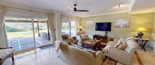 San Roque Apartment | Palm Tree Golfers Retreat With Private Pool