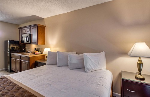 Lake City Hotel | Palms Garden Inn