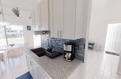 La Grande Princesse Condo | Palms Trees & Oceanfront Condo: FAB Reviews -So Cozy 2BD-2Bath,Deck,Pool & WiFi