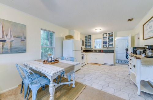 Panama City Cottage | Panama City Home w/Beach Gear & 2 Bikes