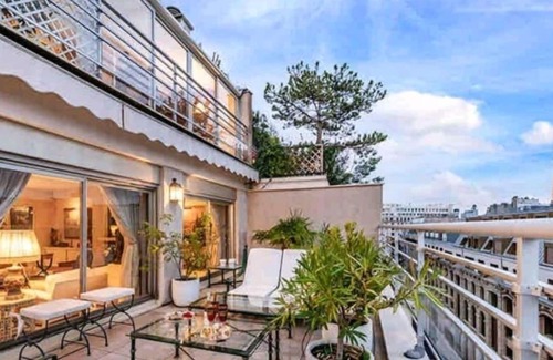 Chaillot Apartment | Paris 16 Luxe apt Trocadéro Terrace 2 rooms 2 bathrooms clim Eiffel tower view. classified