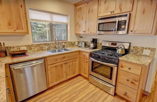 Yosemite West Apartment | Park Reservation Included - Inside the Park Gates