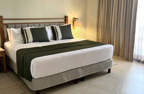 Playa Guitarron Resort | Park Royal Beach Acapulco - All Inclusive