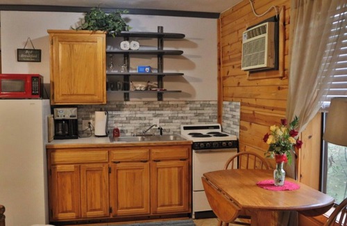 Eureka Springs Cabin | Parkers Hideaway on the White River/Dogwood Cabin, Cabin by the river
