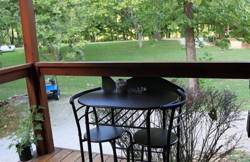 Eureka Springs Cabin | Parkers Hideaway on the White River/Redbud Cabin, 200 feet from the River