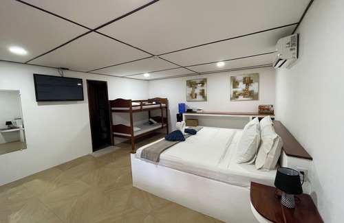 Basdiot Hotel | Parrot Resort Moalboal