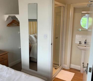Glastonbury Bed & Breakfast | Parsnips House BnB Glastonbury