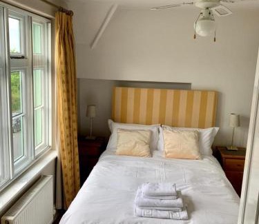Glastonbury Bed & Breakfast | Parsnips House BnB Glastonbury