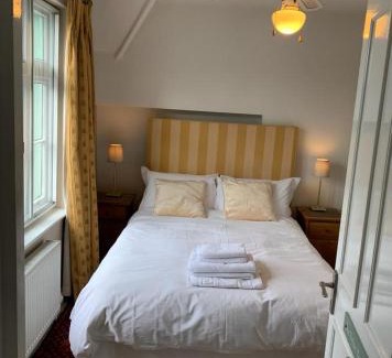 Glastonbury Bed & Breakfast | Parsnips House BnB Glastonbury