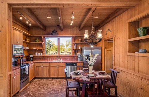 Pinnacle Peak Apartment | PARSONS VILLAS - Troon Cabin Casita | Breathtaking Views, Heated Pool, Putting Green, Horses!