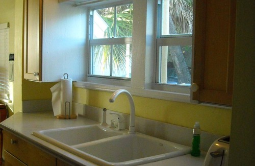 Pass-a-Grille Cottage | Pass A Grille Cozy Cottage with Beach and Bay View
