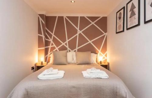 Merton House | Pass the Keys Beautiful unique home with parking and EVcharging