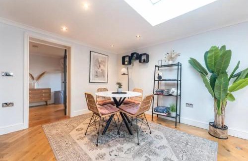 Merton House | Pass the Keys Beautiful unique home with parking and EVcharging