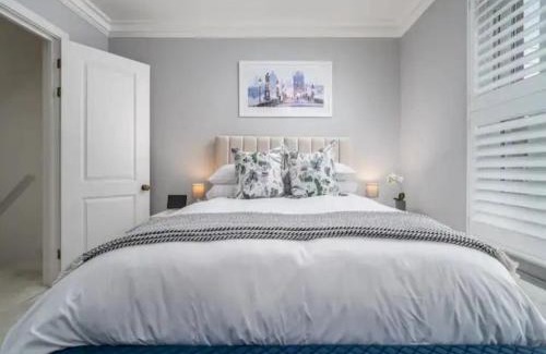 St Albans House | Pass the Keys Luxury 2 Bedroom Townhouse in Central St Albans